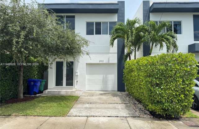 2933 SW 27th Ter photos photos