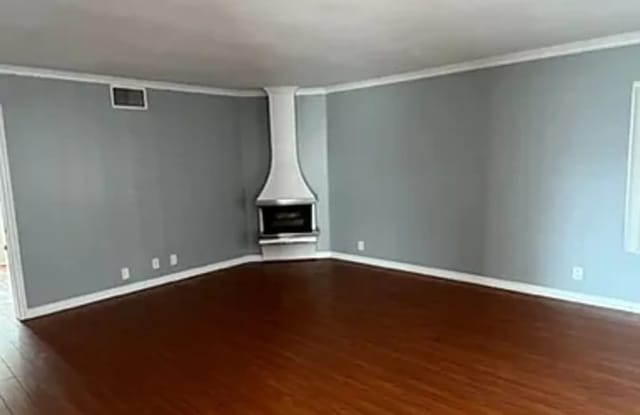 Village Court Apartments Gallery 4