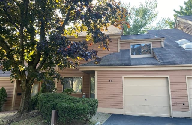 188 Ivy Hill Crescent - 188 Ivy Hill Crescent, Rye Brook, NY 10573
