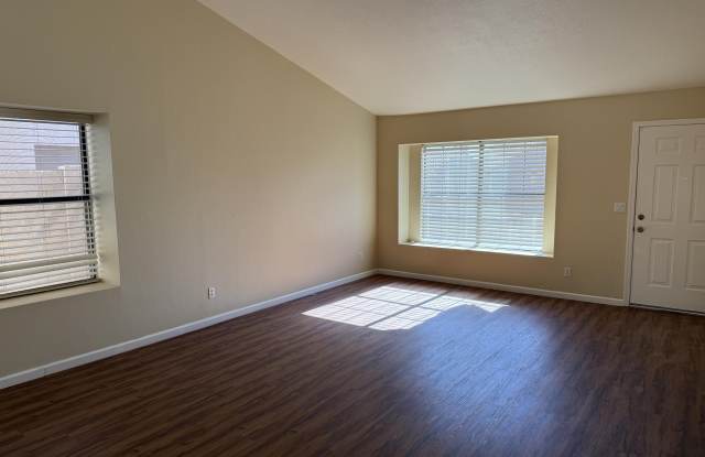 2724 E THUNDERHILL Place Gallery 4