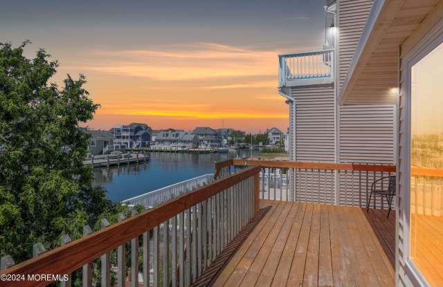 88 Longpoint Drive Gallery 4
