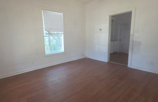 1410 East Chaffin Street Gallery 3