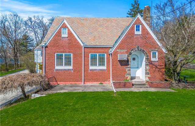 Charming Allison Park 3-bedroom, 1.5-bath single-family home for rent photos photos