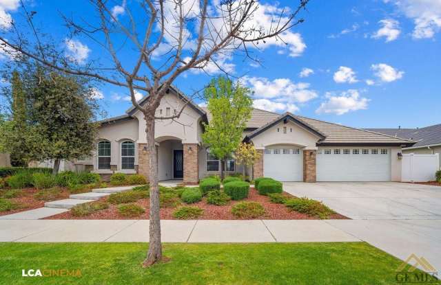 Luxury Living in Windermere Seven Oaks: Modern 5 Bed, 3 Bath Home with Pool, Solar, and Gated Neighborhood! photos photos