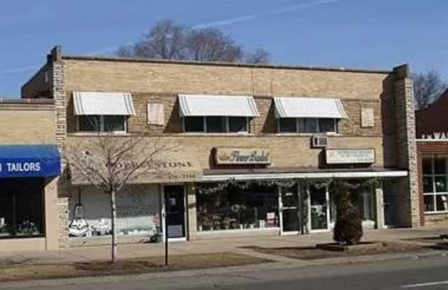 7638 W North Avenue - 7638 West North Avenue, Elmwood Park, IL 60707
