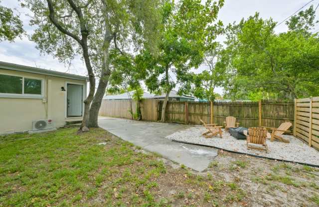 1 Bed 1 Bath Suite with Fenced Yard Minutes Away Clearwater Beach photos photos