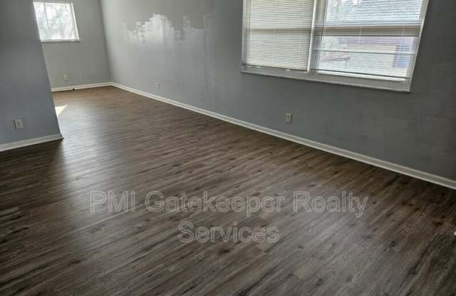 1735 Mills Avenue Gallery 2