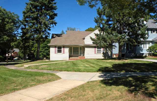 4 Bed- 3 Full Bath Cape Cod for Rent! photos photos