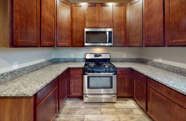 Affordable 6-Bedroom3 bath House Close to U of M Campus Gallery 3