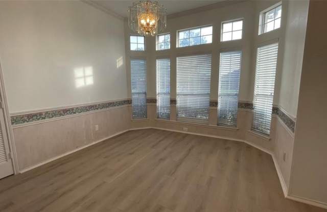 1615 Palisades Drive Gallery 4