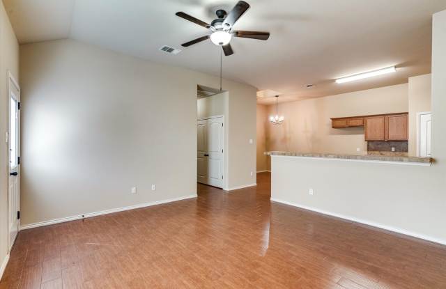 AVAILABLE NOW! Beautiful 3 Bedroom Townhome Located in Georgetown, TX! Gallery 4