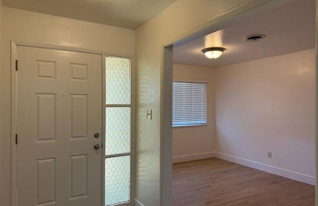 Beautifully Renovated 3 Bed 2 Bath! Gallery 3