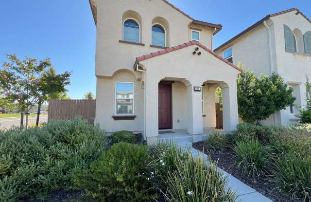 Beautiful Home Near Parks, Travel, And More! photos photos