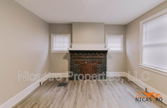 2072 Indianola Avenue Gallery 3