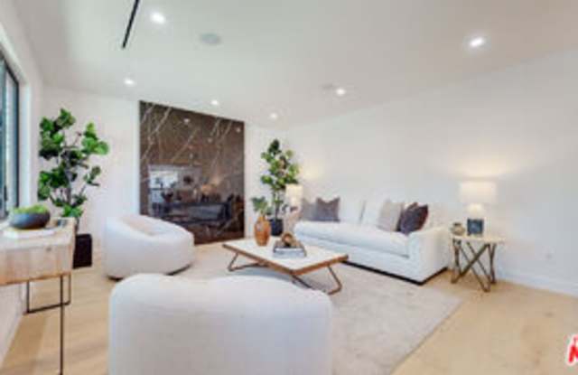 1824 Stearns Drive Gallery 4