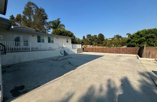 6 Bed/ 5 Bath on Campanile! Large back area! (Lease out, pending signatures. Check back in a few days!) Gallery 4