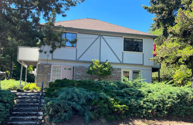 Two bedroom townhouse near Ashland Community Hospital photos photos