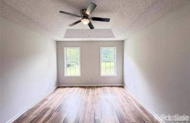 5001 Jacquelyne Drive Gallery 3