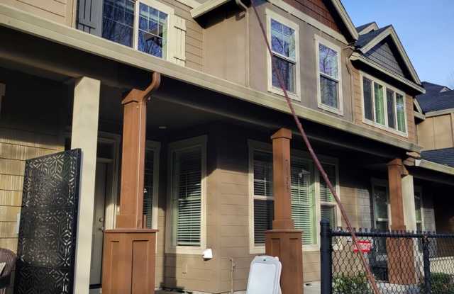 Beautiful Townhome in perfect location, only minutes from I-5 photos photos