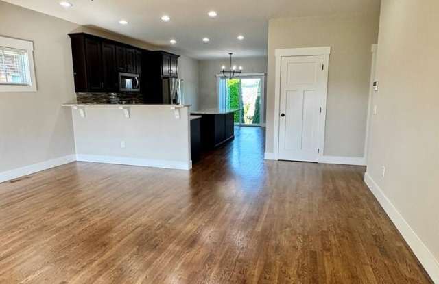 1135 Cross Pointe Gallery 3