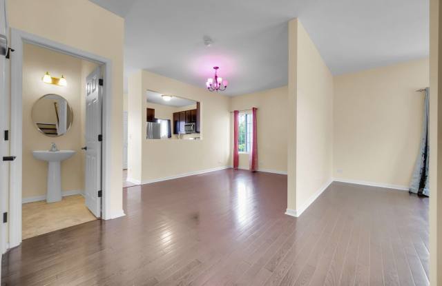 1476 Manning Avenue Gallery 3