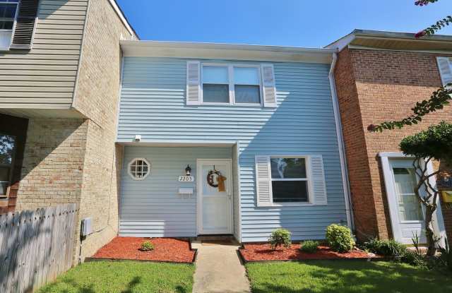 Amazing 2 Bedroom Townhome in Washington Square! Available 03-06-26! All Appliances Convey! photos photos