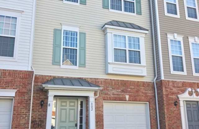 Freshly Updated Breckenridge Townhome with Pond Views & Flexible Living Space** photos photos