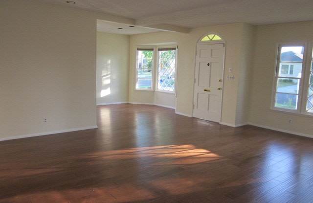 5048 Enfield Avenue Gallery 2
