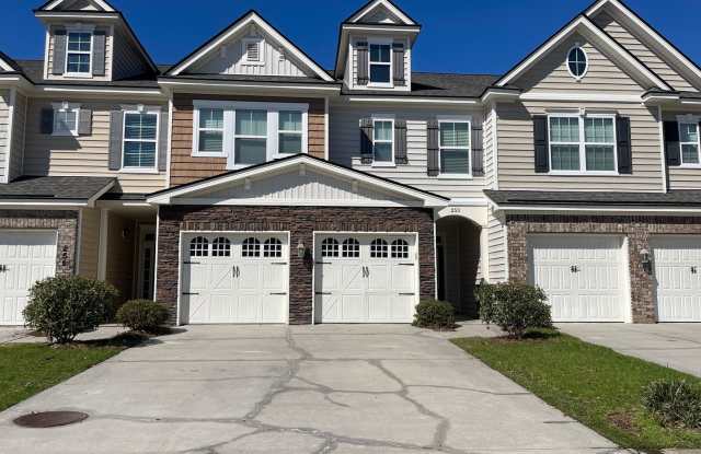 Just painted! Gated Community w/ Pool & Gym photos photos