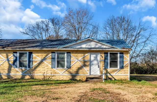 On Special: Two Bedroom Ranch Duplex in North Gallatin! - 105 Hubert Street, Gallatin, TN 37066