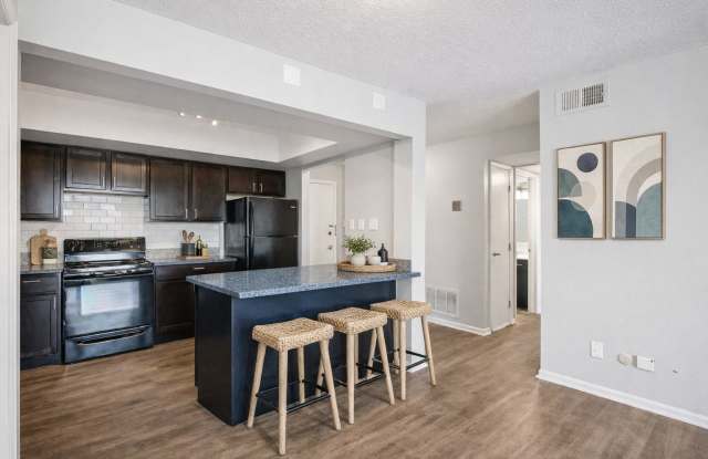 Edgewater Apartments Gallery 3