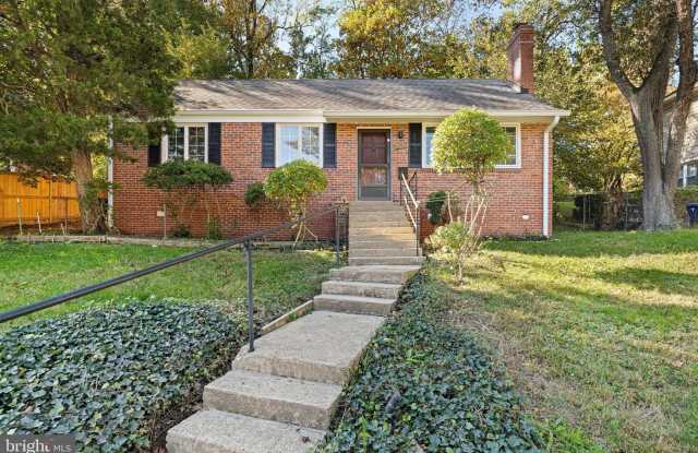 7307 WOODLEY Place Gallery 1