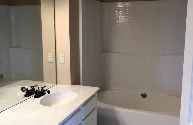 3318 Elizabeth Glen Drive Gallery 2