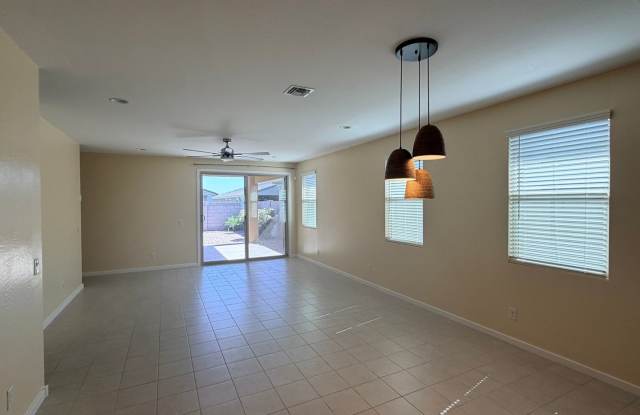 Charming 4BR House in Sun City West photos photos