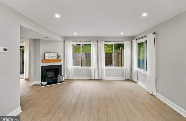 18646 MUSTARD SEED Court Gallery 3