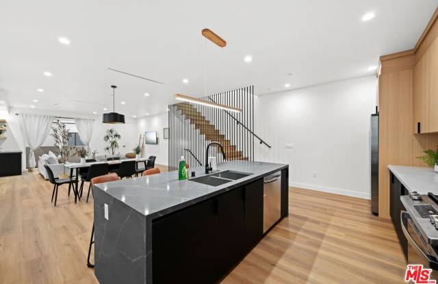 841 N Mccadden Pl Gallery 1