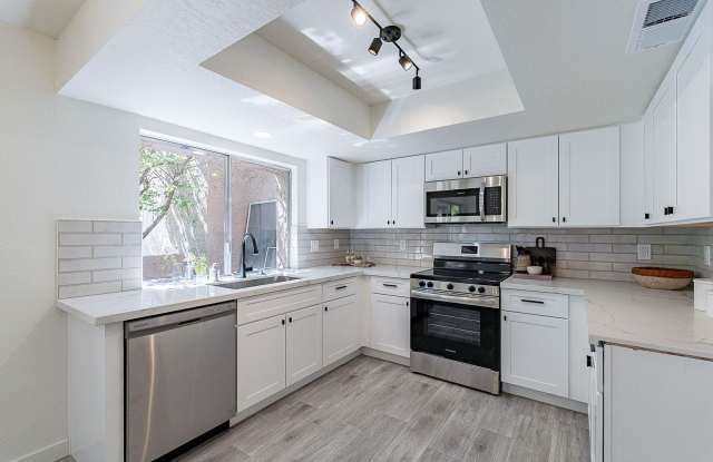 Live in luxury in this Scottsdale condo! photos photos