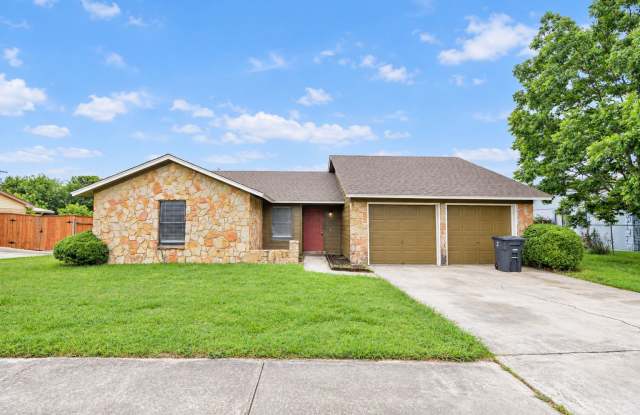 2504 Greenbriar Dr Gallery 1