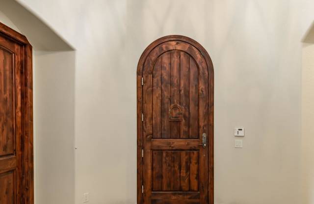 7843 N 3RD Way Gallery 4