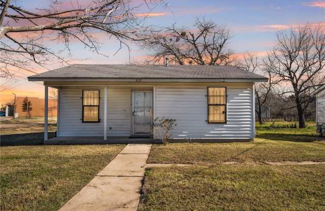 415 E 20th Street - 415 East 20th Street, Bellmead, TX 76705