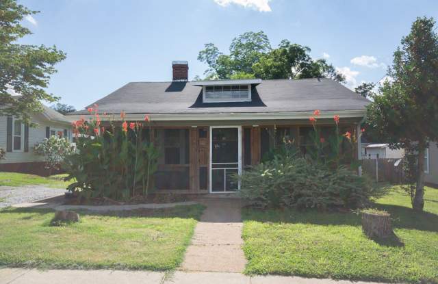 Downtown Athens Living. Fenced back yard. photos photos