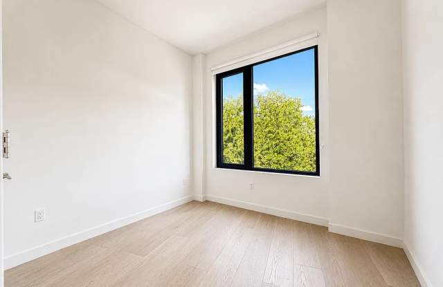 55 Dash Pl Gallery 1