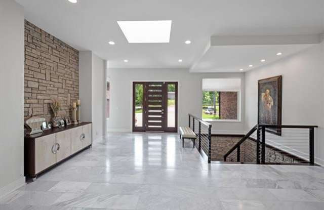 2322 CHERRYLAWN Avenue Gallery 2