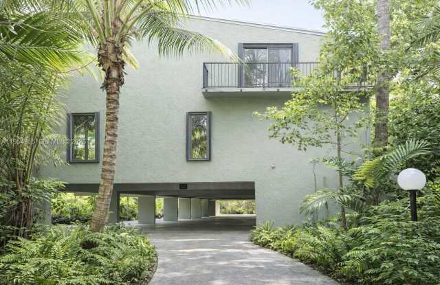 980 NW N River Dr photos photos