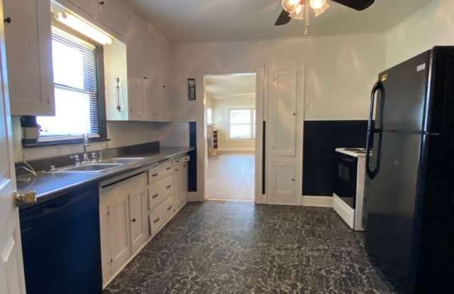 Affordable 1 bedroom + office/1 bath available NOW! photos photos