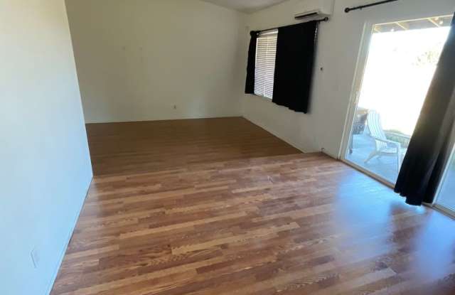 Charming Yelm Rambler with Solar, Central Air & Fenced Backyard Gallery 1