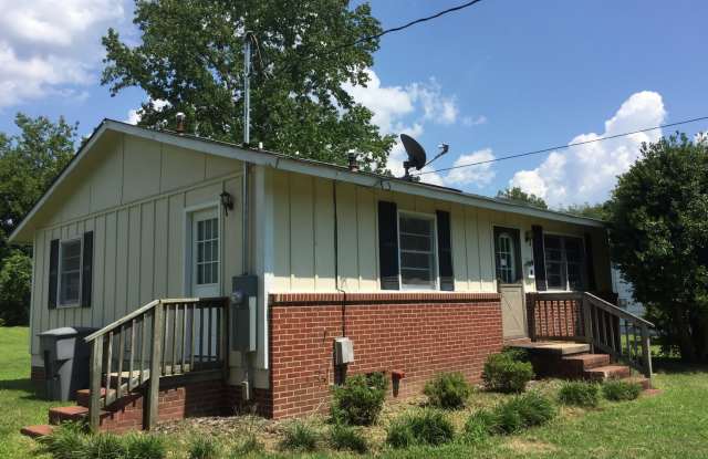 Three bedroom home near Downtown Clover! - 101 Mint Street, Clover, SC 29710