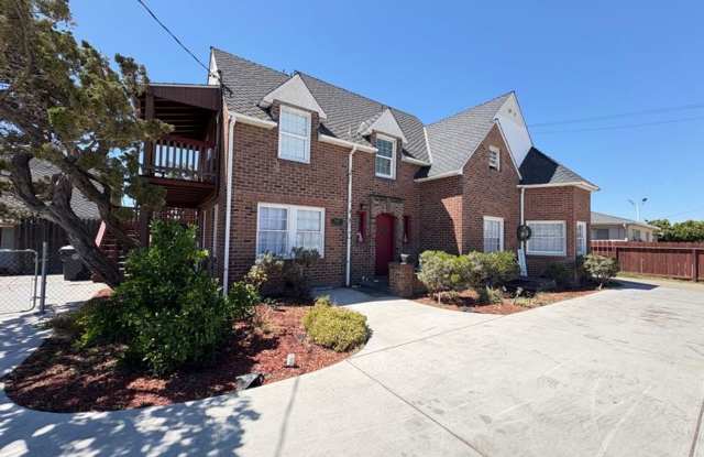 Charming 2 Bedroom Upstairs Unit in the Heart of Manteca! photos photos