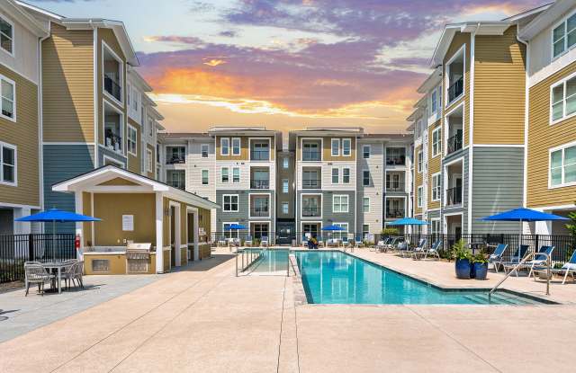 Rosalia Verdae - 55+ Active Adult Apartment Homes Gallery 2