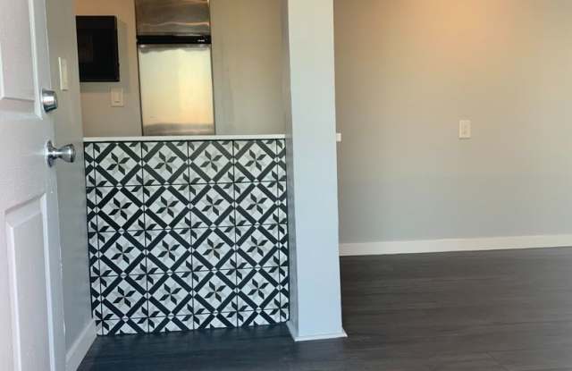 Studio with Views and Huge Yard!! - 3741 Woolwine Drive, East Los Angeles, CA 90063